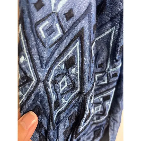 Chicos Size 2 US 12‎ / 14 Blue Chambray Embroidered Sleeve Tunic V Neck - Picture 4 of 9